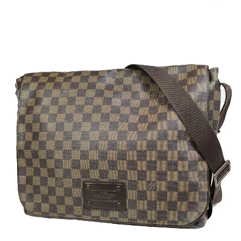 Ladies Louis Vuitton Capucines bags with a detachable shoulder strapLOUIS VUITTON Brooklyn Handbag