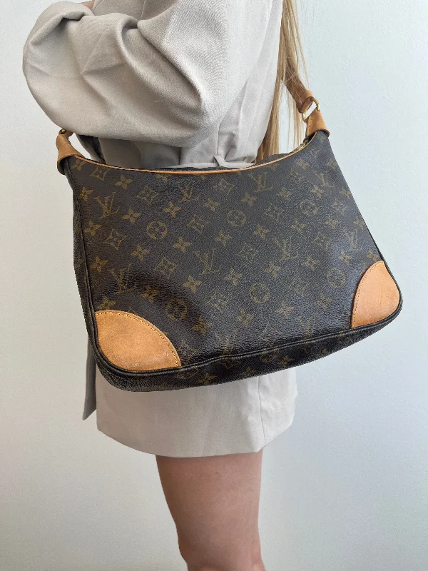 Small - sized Louis Vuitton Pochette Metis bags for a compact carryLouis Vuitton Boulogne PM